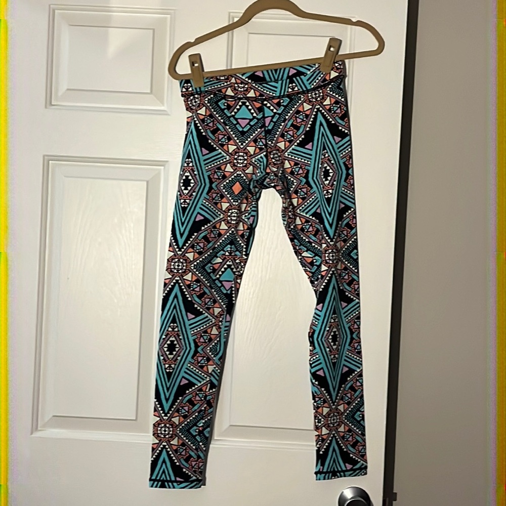 VGUC fun patterned leggings
